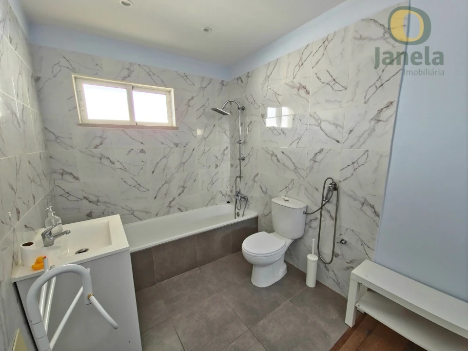 Moradia T7 para Venda em Montenegro Foto 22