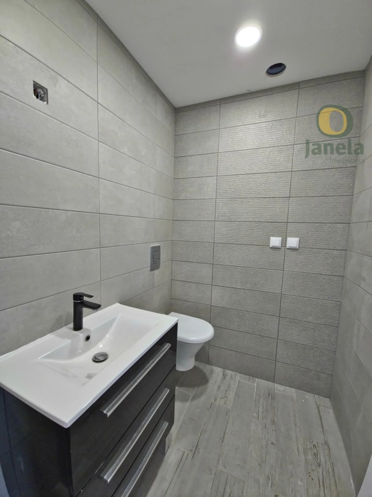 Moradia T7 para Venda em Montenegro Foto 30