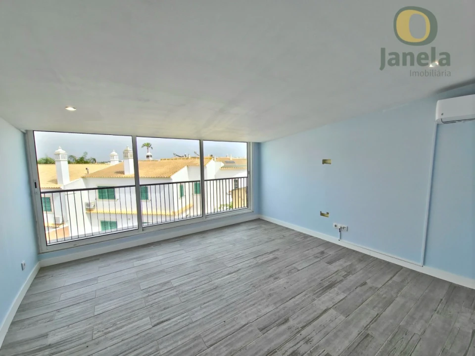 Moradia T7 para Venda em Montenegro Foto 36