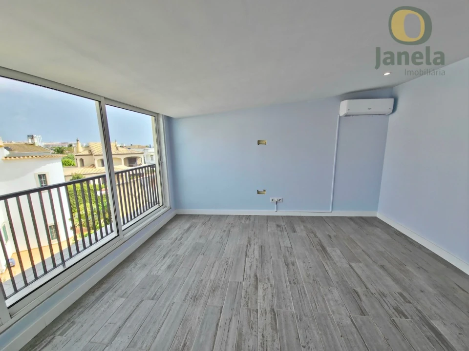 Moradia T7 para Venda em Montenegro Foto 38