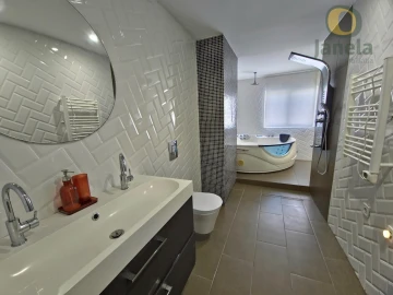 Moradia T7 para Venda em Montenegro