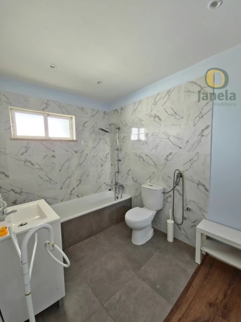 Moradia T7 para Venda em Montenegro