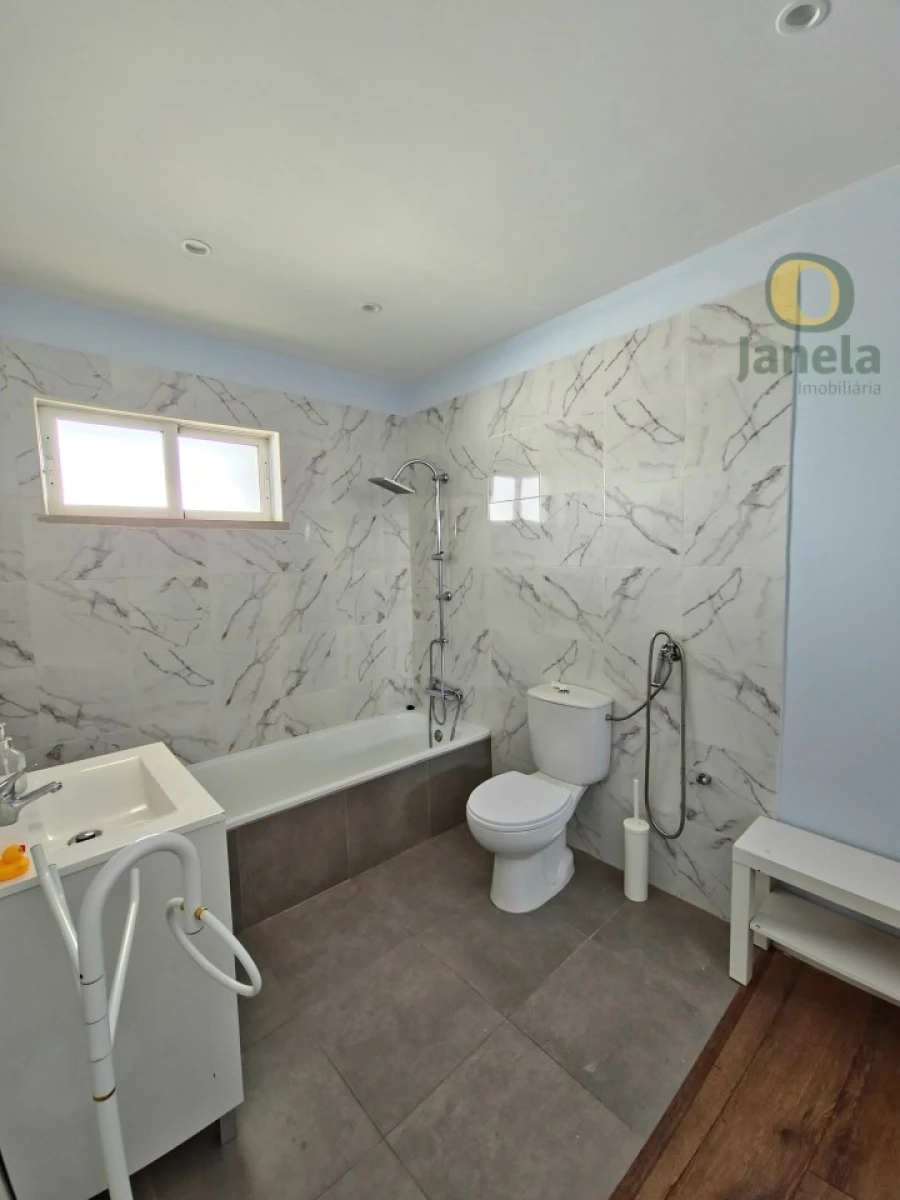 Moradia T7 para Venda em Montenegro Foto 21