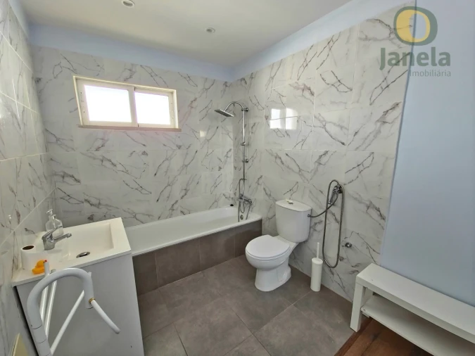 Moradia T7 para Venda em Montenegro Foto 22