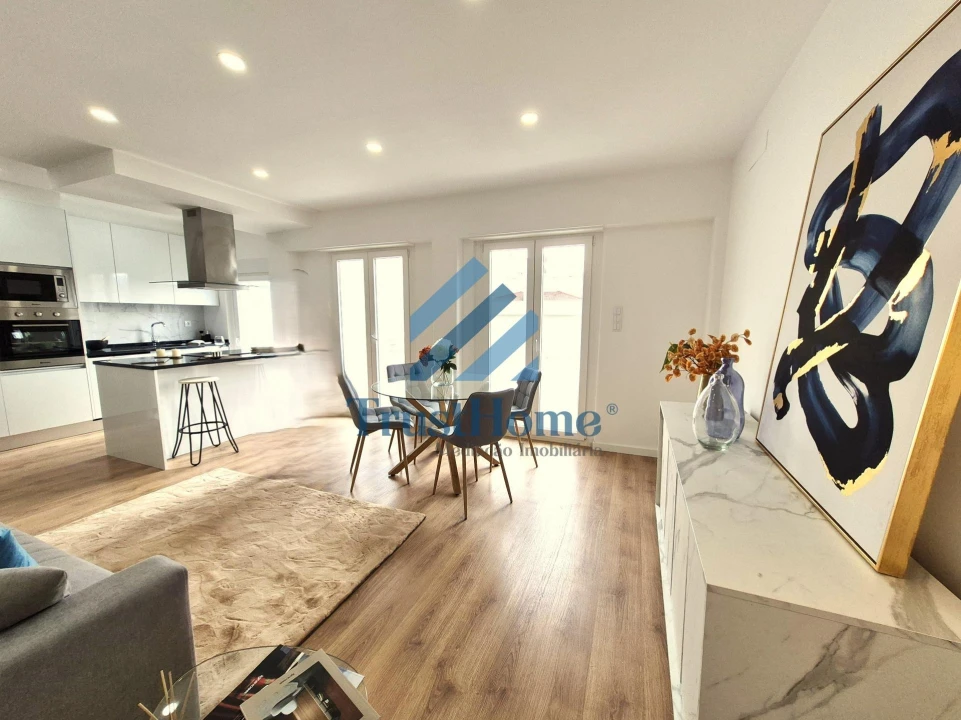 Apartamento T3 para Venda em Benfica Foto 2