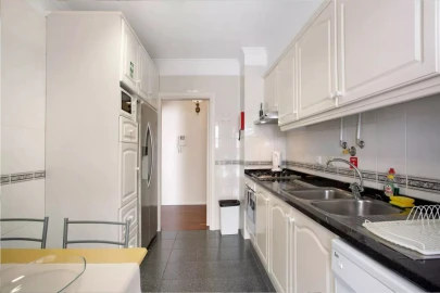 Apartamento T2 para Arrendamento férias em Funchal (Se)