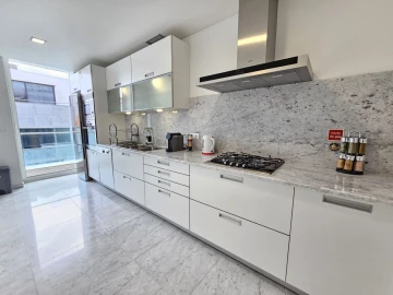 Apartamento T3 para Arrendamento férias em Funchal (Se)