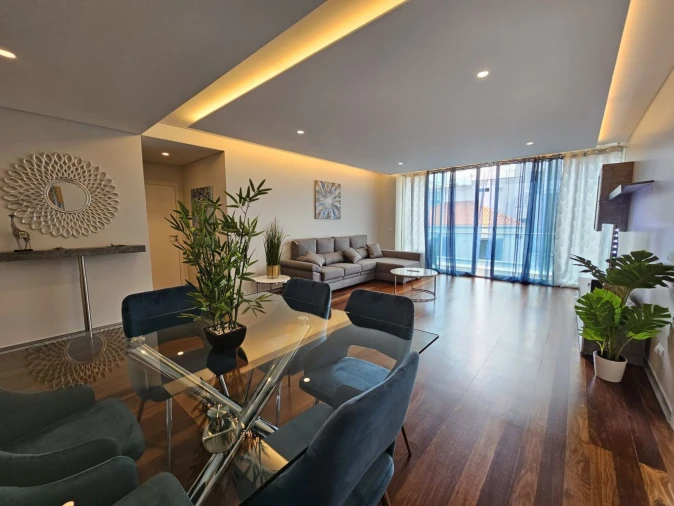 Apartamento T3 para Arrendamento férias em Funchal (Se)