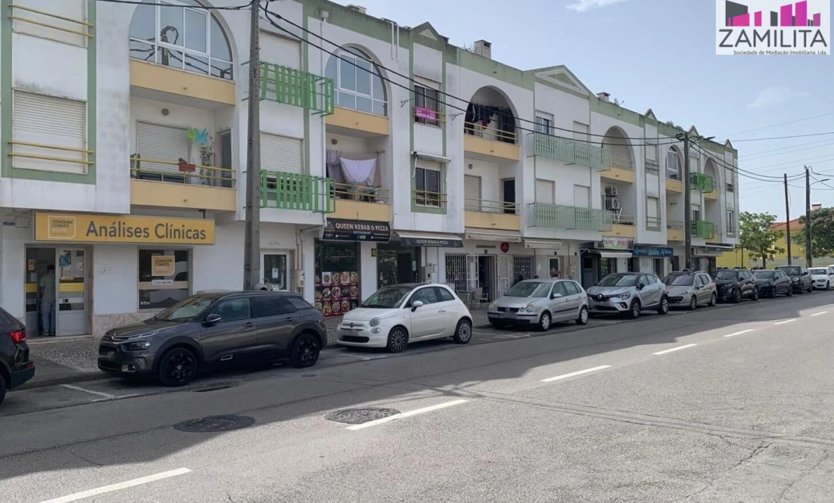 Apartamento T3 para Venda em Seixal, Arrentela e Aldeia de Paio Pires Foto 1
