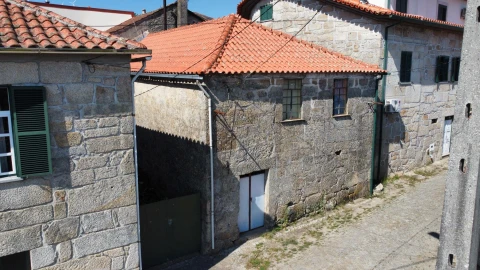 Moradia T3 para Venda em Caparrosa e Silvares