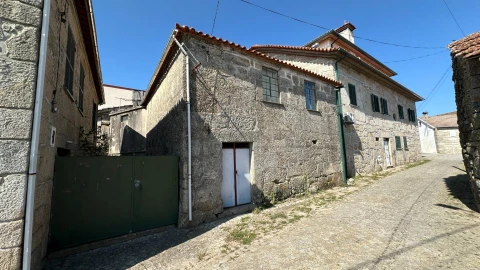 Moradia T3 para Venda em Caparrosa e Silvares