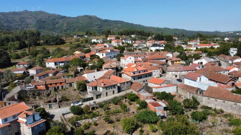 Moradia T3 para Venda em Caparrosa e Silvares