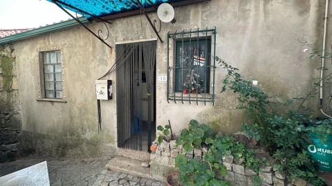 Moradia T3 para Venda em Caparrosa e Silvares