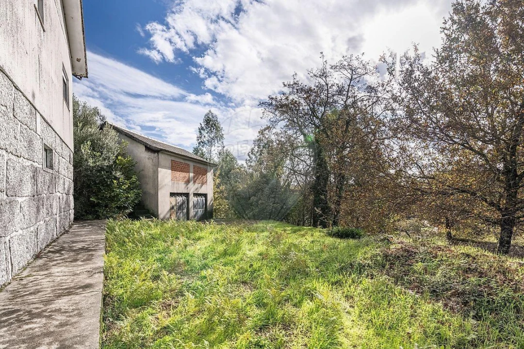 Moradia T4 para Venda em Quinchães Foto 26