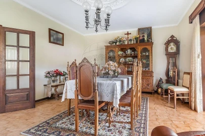 Moradia T4 para Venda em Quinchães