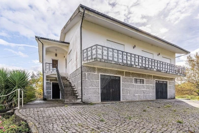 Moradia T4 para Venda em Quinchães