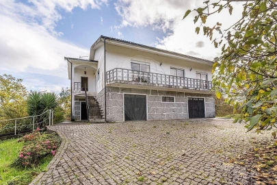 Moradia T4 para Venda em Quinchães