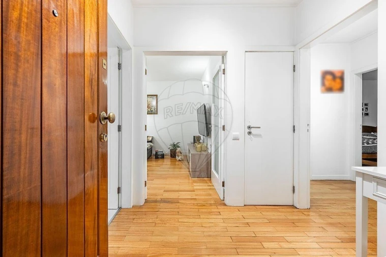 Apartamento T2 para Venda em Creixomil Foto 4