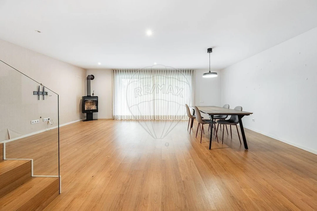 Moradia T3 para Venda em Vila Nova de Famalicão e Calendário Foto 1