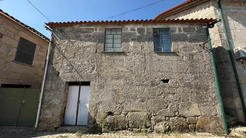 Moradia T3 para Venda em Caparrosa e Silvares