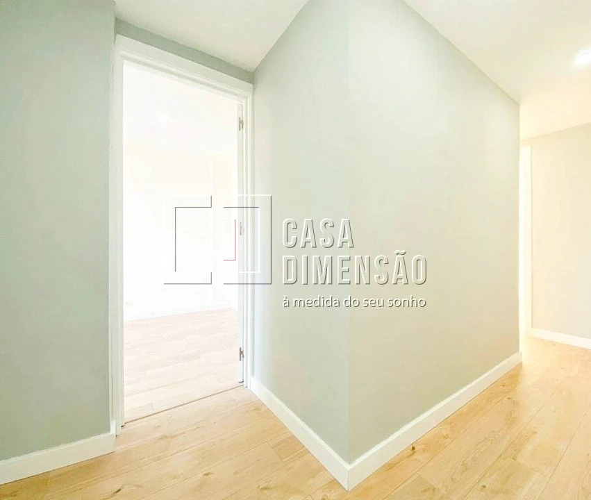 Apartamento T2 para Venda em Odivelas Foto 2