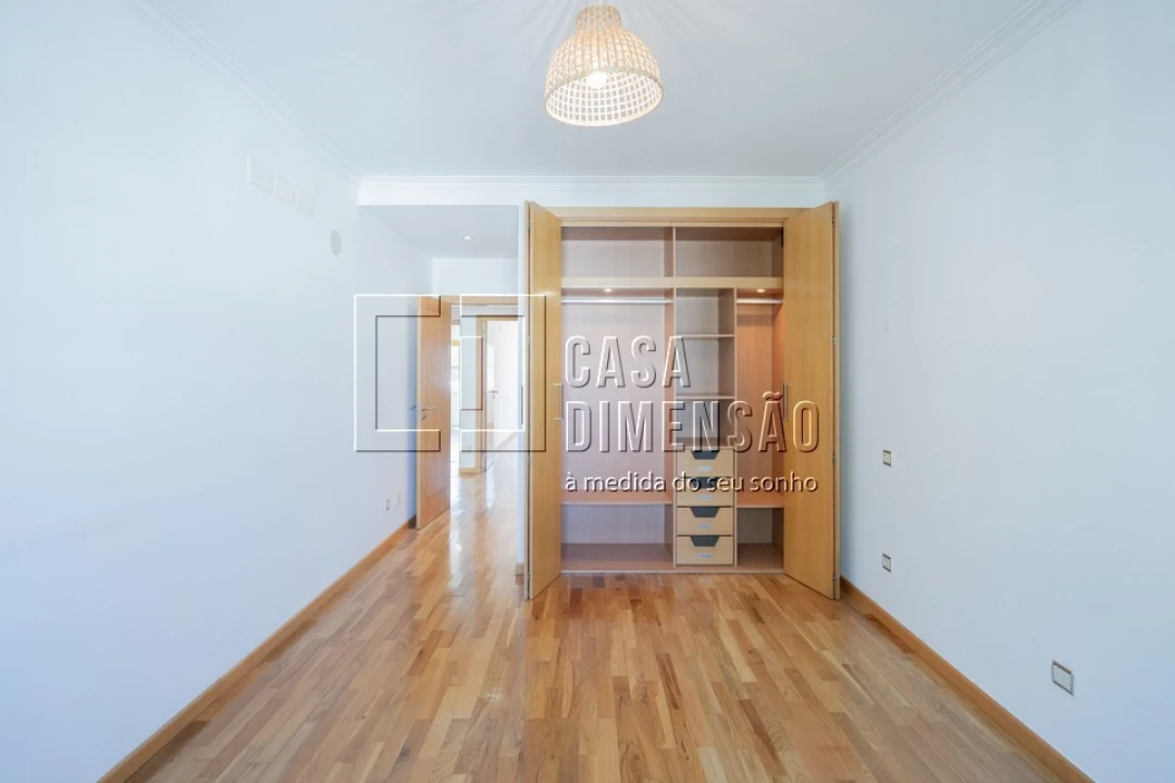 Apartamento T2 para Venda em Carnaxide e Queijas Foto 22