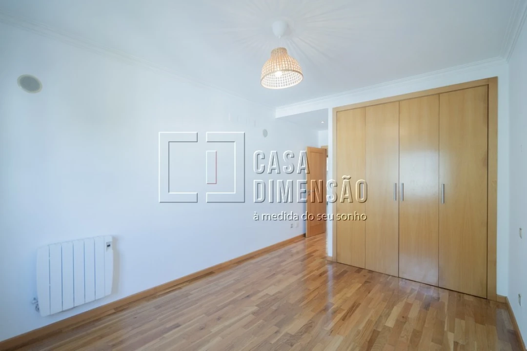 Apartamento T2 para Venda em Carnaxide e Queijas Foto 23
