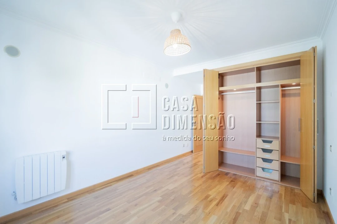 Apartamento T2 para Venda em Carnaxide e Queijas Foto 24