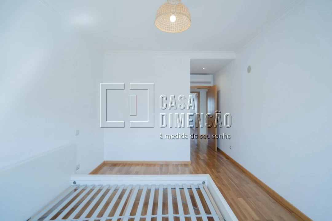 Apartamento T2 para Venda em Carnaxide e Queijas Foto 29