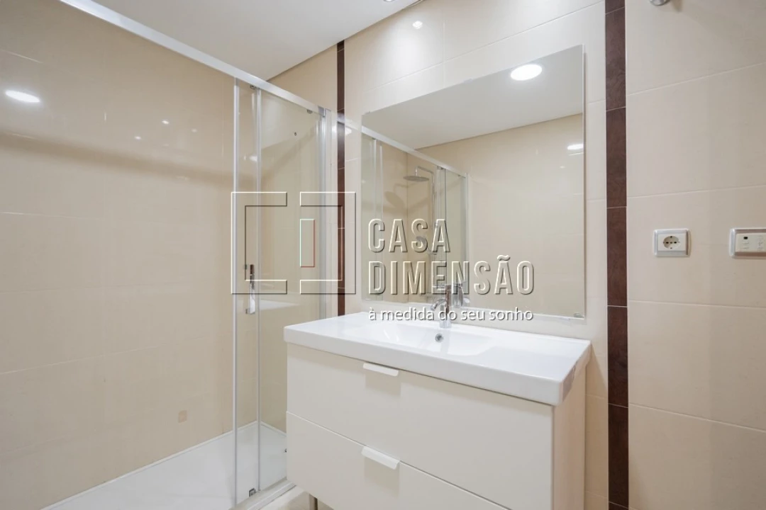 Apartamento T2 para Venda em Carnaxide e Queijas Foto 35