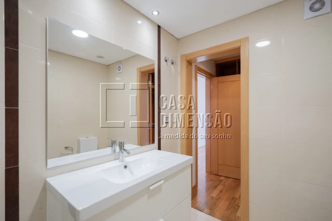 Apartamento T2 para Venda em Carnaxide e Queijas Foto 36
