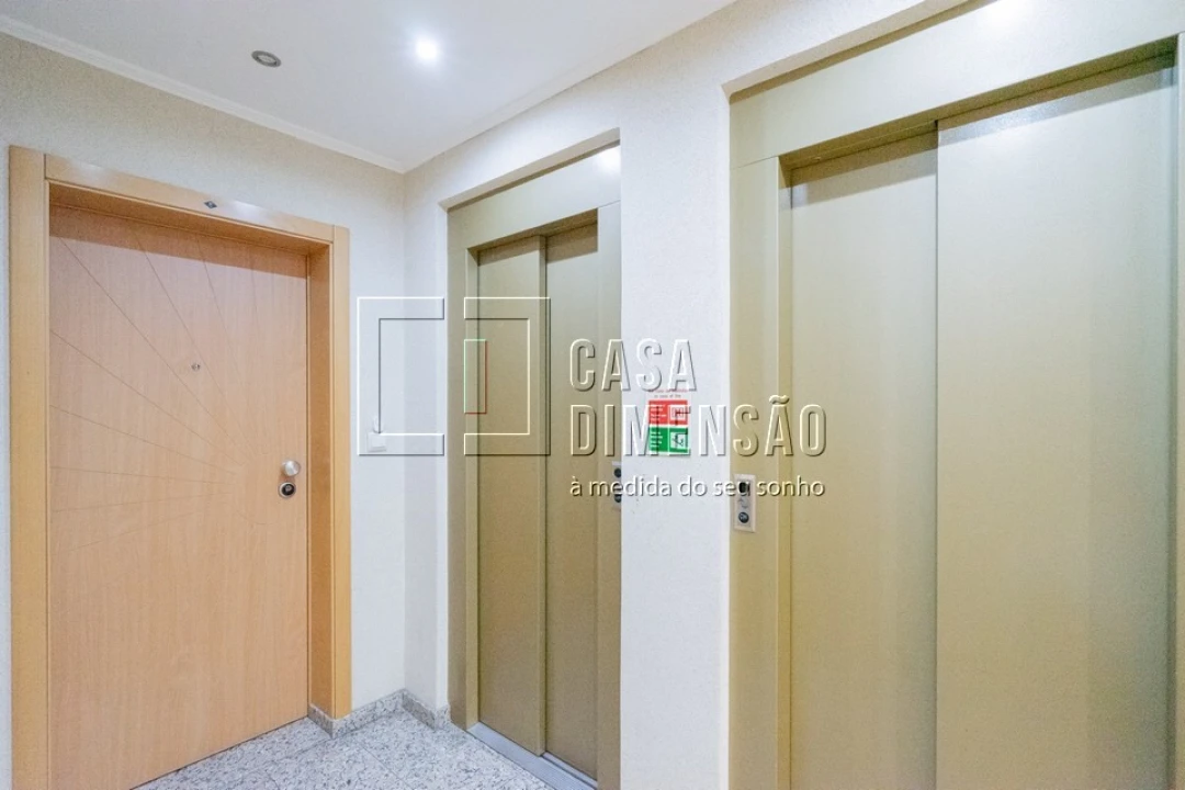 Apartamento T2 para Venda em Carnaxide e Queijas Foto 37