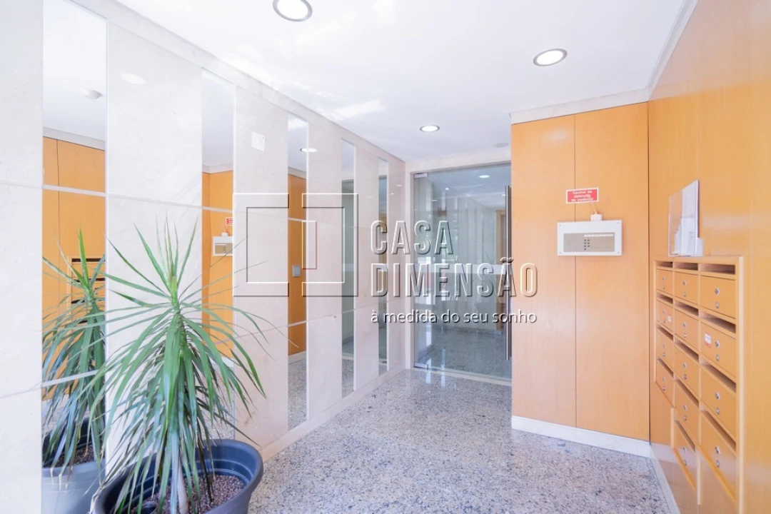 Apartamento T2 para Venda em Carnaxide e Queijas Foto 38