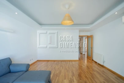 Apartamento T2 para Venda em Carnaxide e Queijas