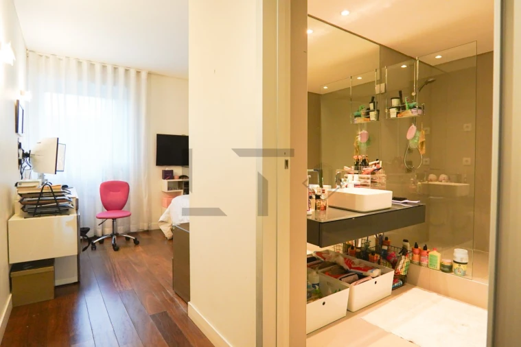 Apartamento T6 para Venda em Areeiro Foto 58