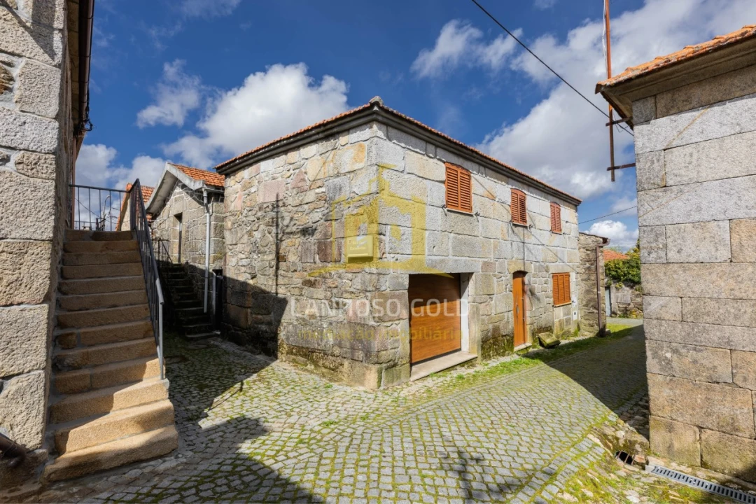 Moradia T4 para Venda em Salto Foto 1