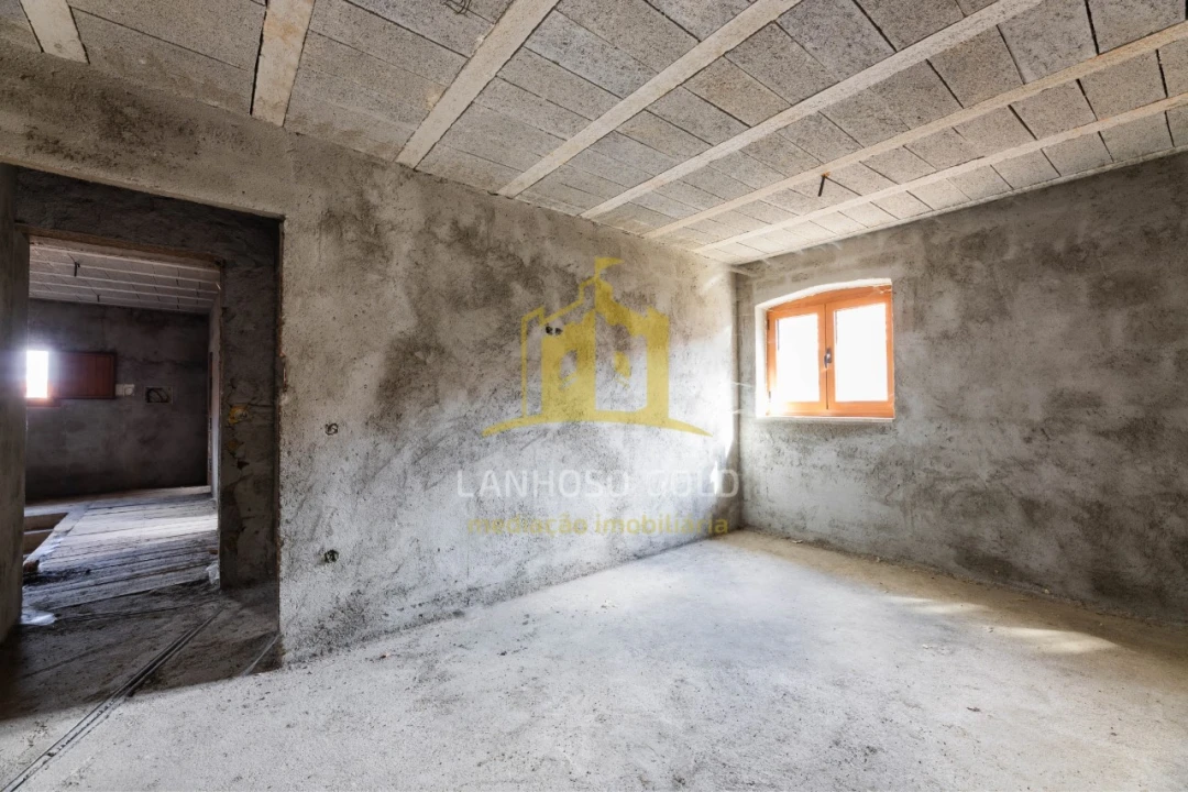 Moradia T4 para Venda em Salto Foto 7