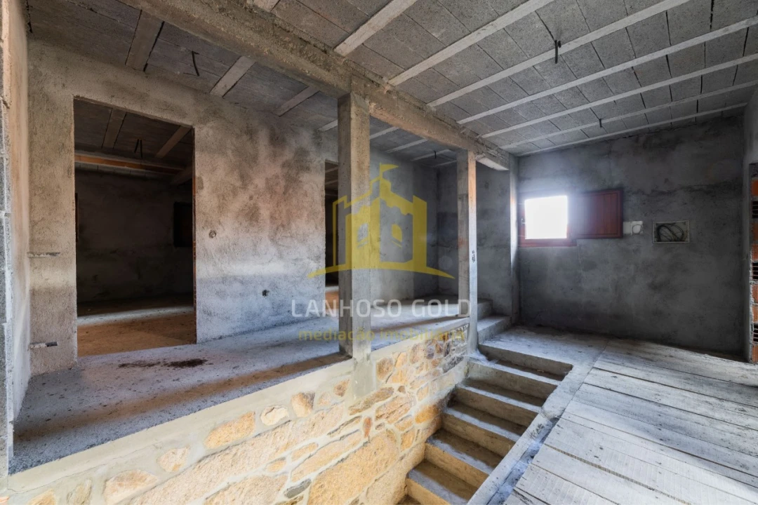 Moradia T4 para Venda em Salto Foto 9