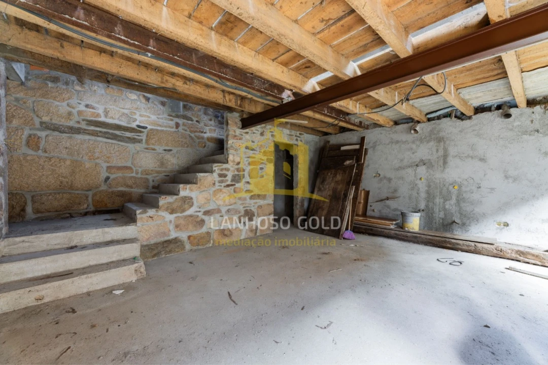 Moradia T4 para Venda em Salto Foto 18