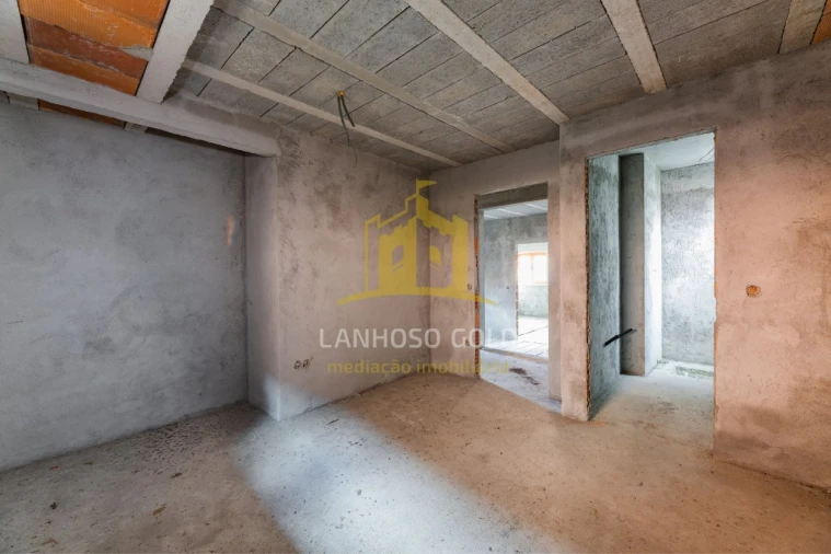 Moradia T4 para Venda em Salto Foto 3