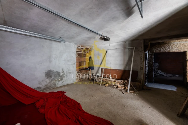 Moradia T4 para Venda em Salto Foto 4