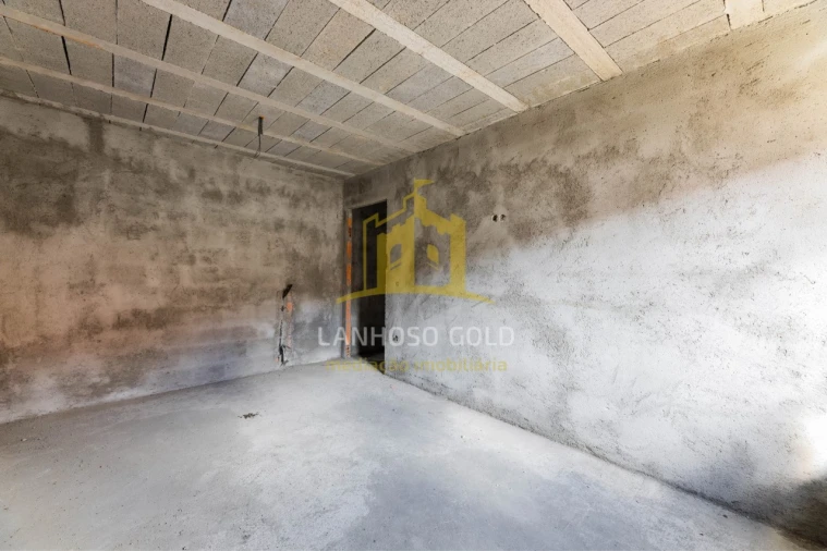 Moradia T4 para Venda em Salto Foto 6