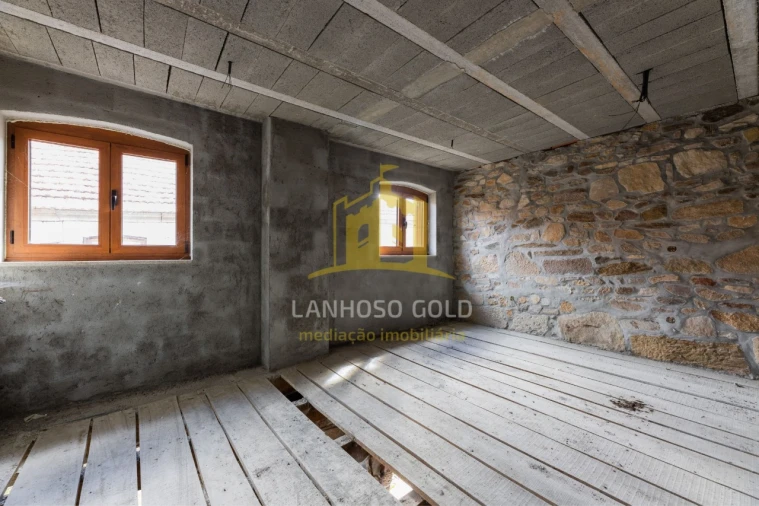 Moradia T4 para Venda em Salto Foto 10