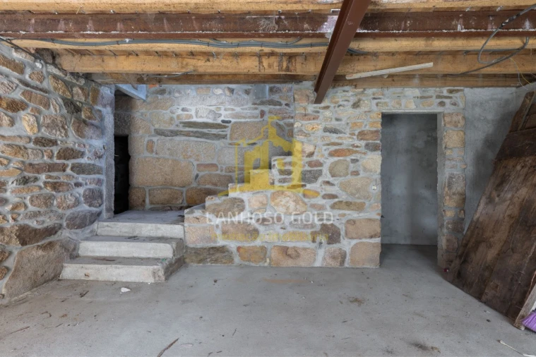 Moradia T4 para Venda em Salto Foto 12