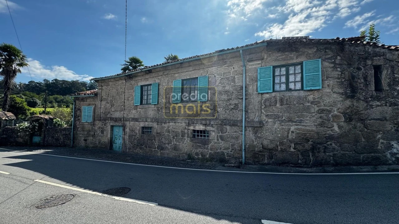 Moradia T6 para Venda em Landim Foto 1