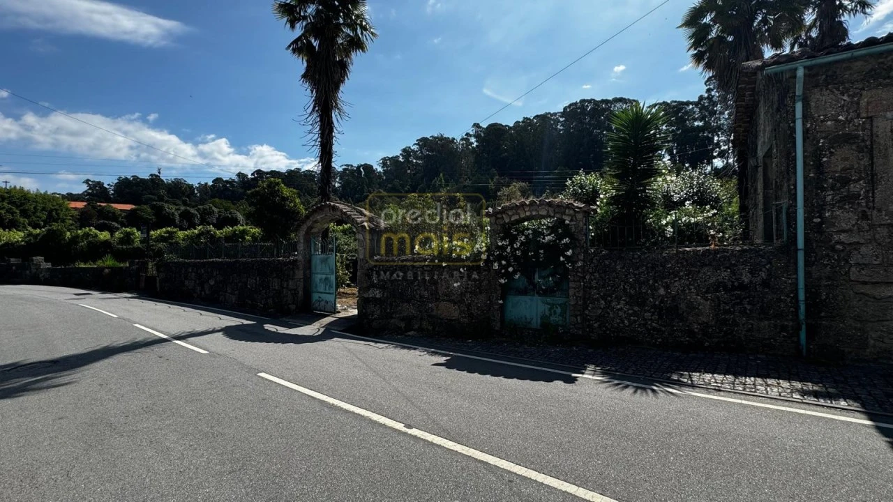 Moradia T6 para Venda em Landim Foto 3