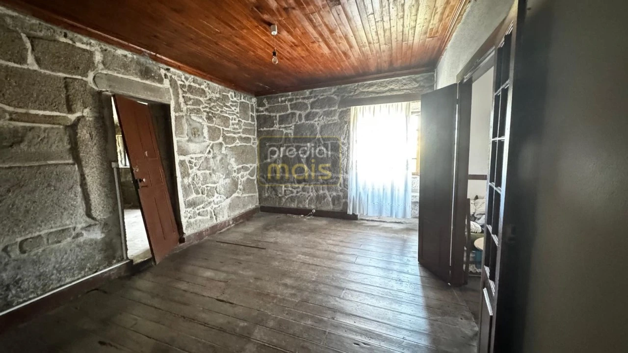 Moradia T6 para Venda em Landim Foto 12