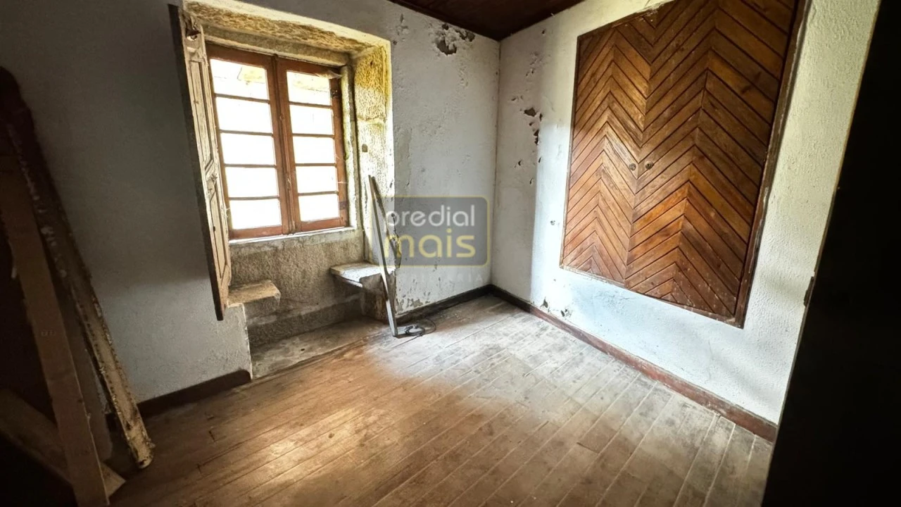 Moradia T6 para Venda em Landim Foto 16