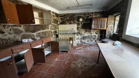 Moradia T6 para Venda em Landim