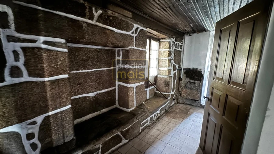 Moradia T6 para Venda em Landim Foto 11